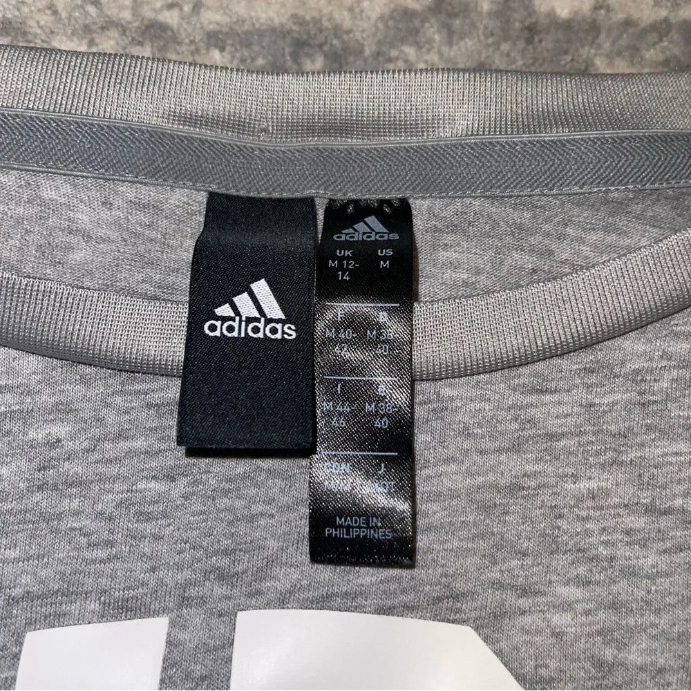 lightly worn top - Picture 3 of 3